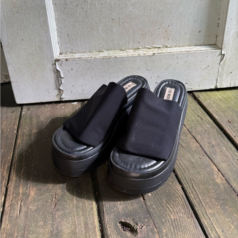 90s style Black Steve Madden Slinky Platform Sandals